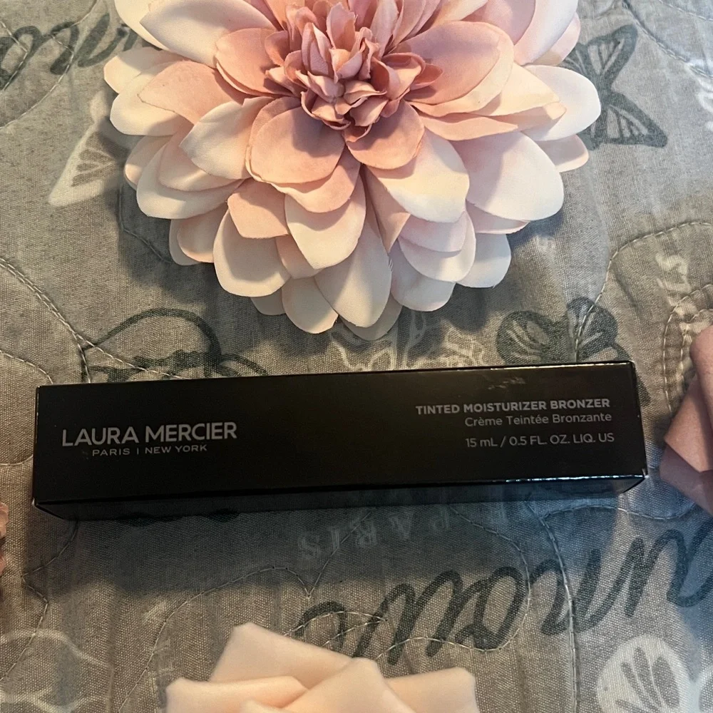 Laura Mercier Tinted Moisturizer Bronzer 06 Sunspell